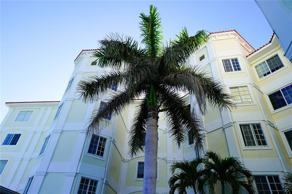 Recently Sold: $979,900 (3 beds, 2 baths, 2512 Square Feet)