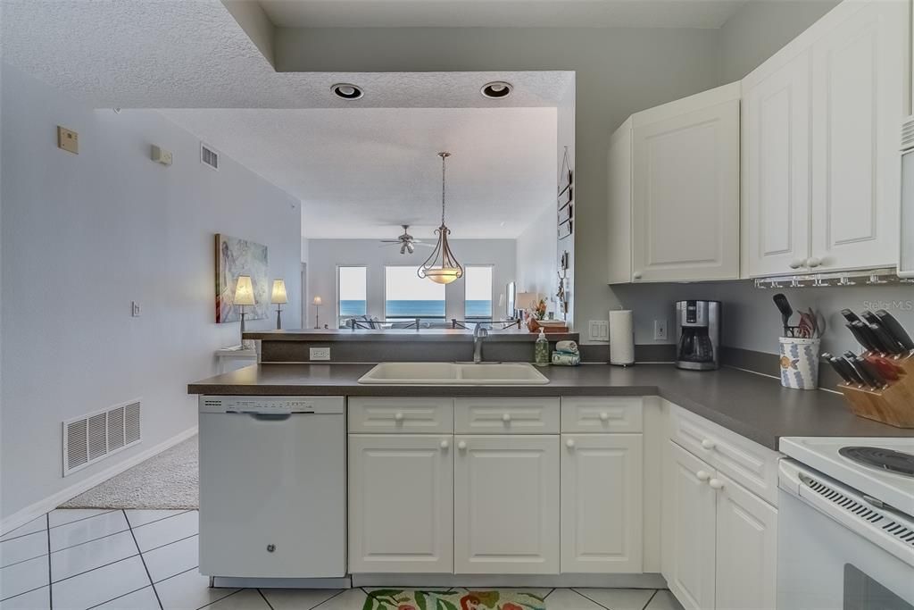 В аренду: $7,000 (2 спален, 2 ванн, 1190 Квадратных фут)