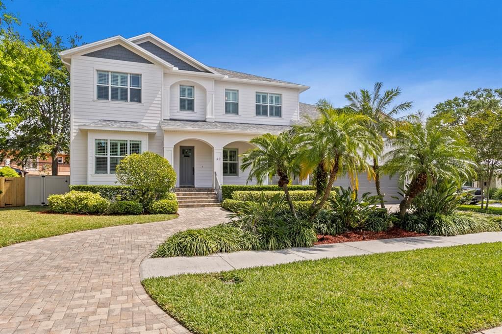 For Sale: $2,475,000 (5 beds, 4 baths, 3978 Square Feet)