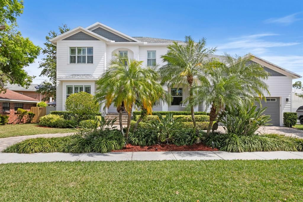 For Sale: $2,475,000 (5 beds, 4 baths, 3978 Square Feet)