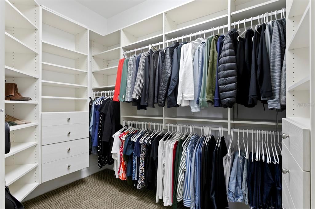 For Sale: $2,475,000 (5 beds, 4 baths, 3978 Square Feet)