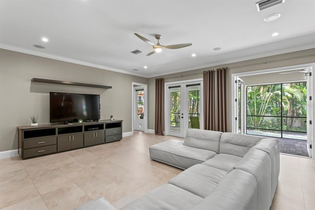 For Sale: $2,475,000 (5 beds, 4 baths, 3978 Square Feet)