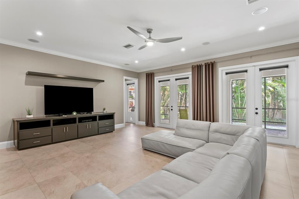 For Sale: $2,475,000 (5 beds, 4 baths, 3978 Square Feet)