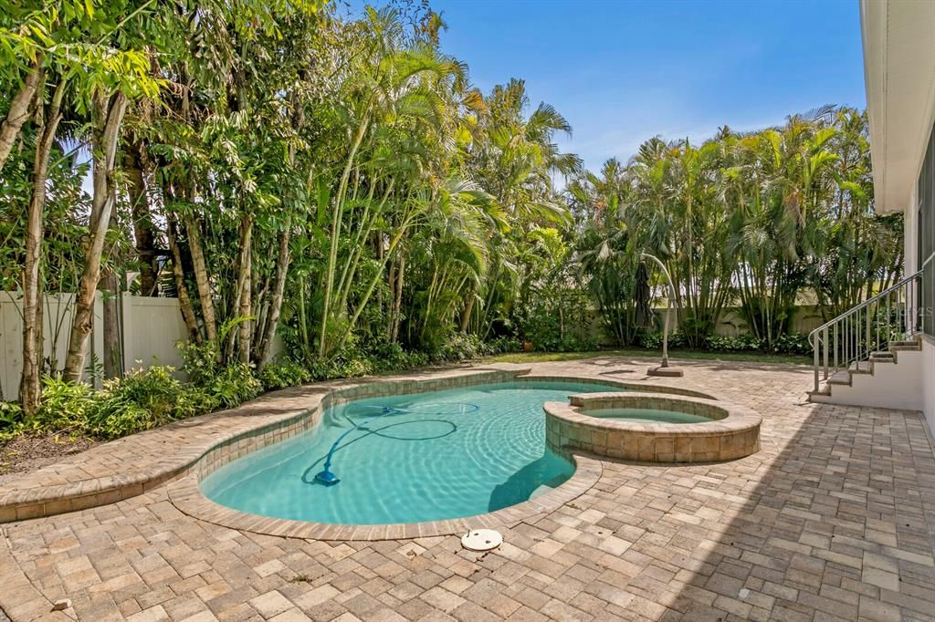 For Sale: $2,475,000 (5 beds, 4 baths, 3978 Square Feet)