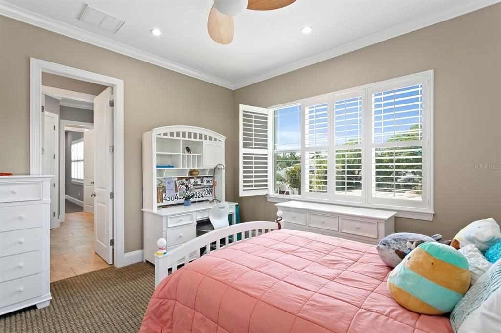 For Sale: $2,475,000 (5 beds, 4 baths, 3978 Square Feet)