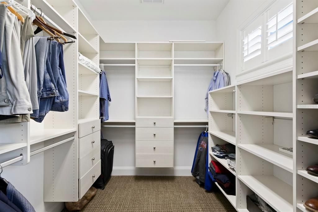 For Sale: $2,475,000 (5 beds, 4 baths, 3978 Square Feet)