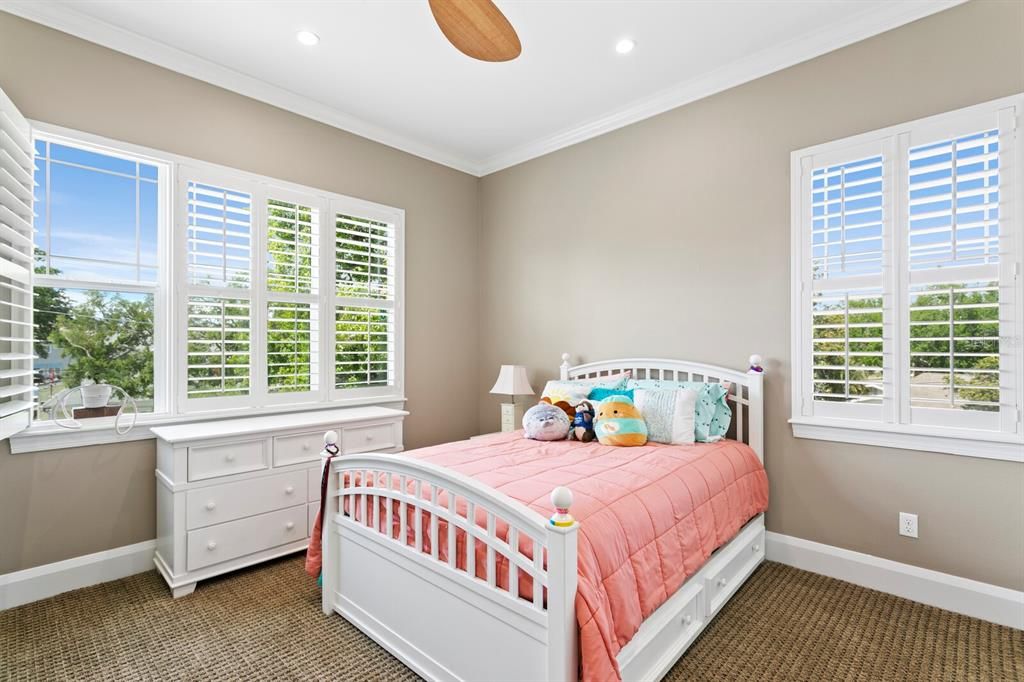 For Sale: $2,475,000 (5 beds, 4 baths, 3978 Square Feet)