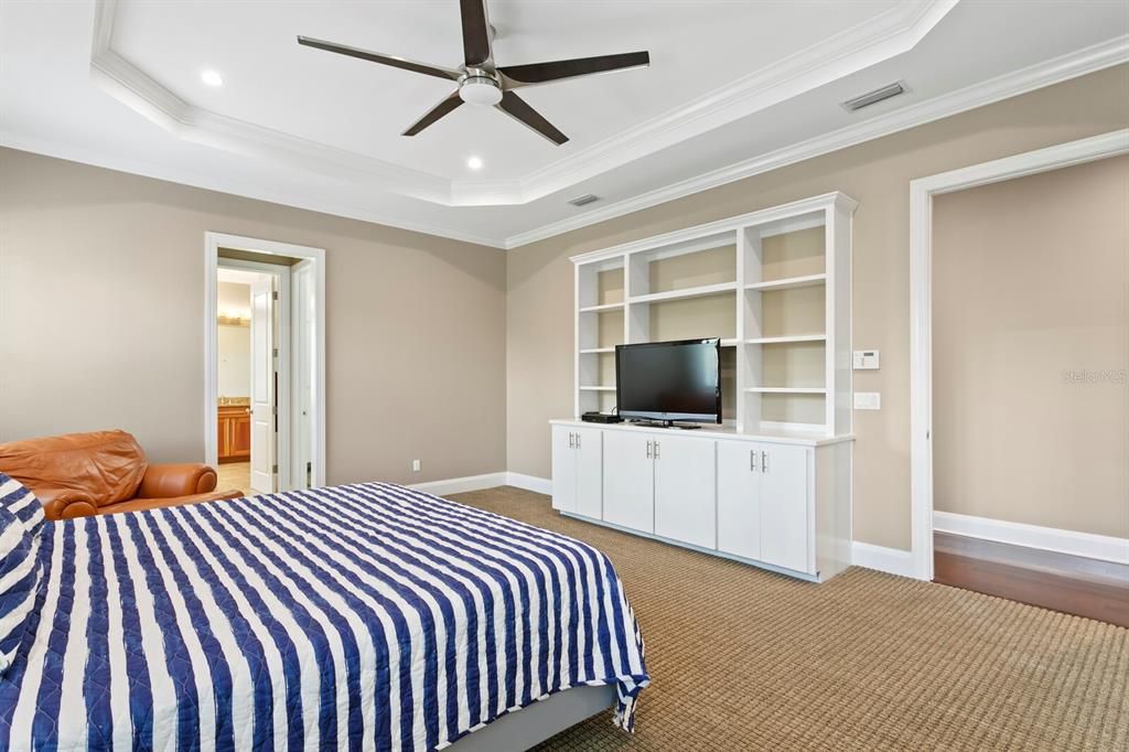 For Sale: $2,475,000 (5 beds, 4 baths, 3978 Square Feet)