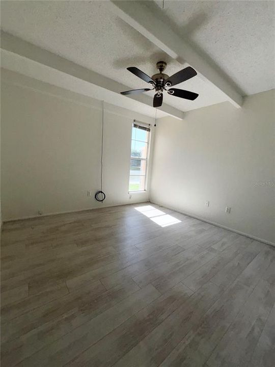 Active With Contract: $150,000 (2 beds, 2 baths, 888 Square Feet)