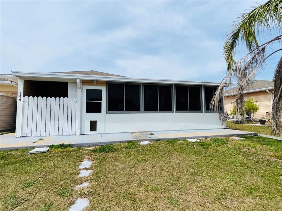 Active With Contract: $150,000 (2 beds, 2 baths, 888 Square Feet)