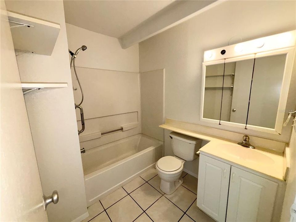 Active With Contract: $150,000 (2 beds, 2 baths, 888 Square Feet)