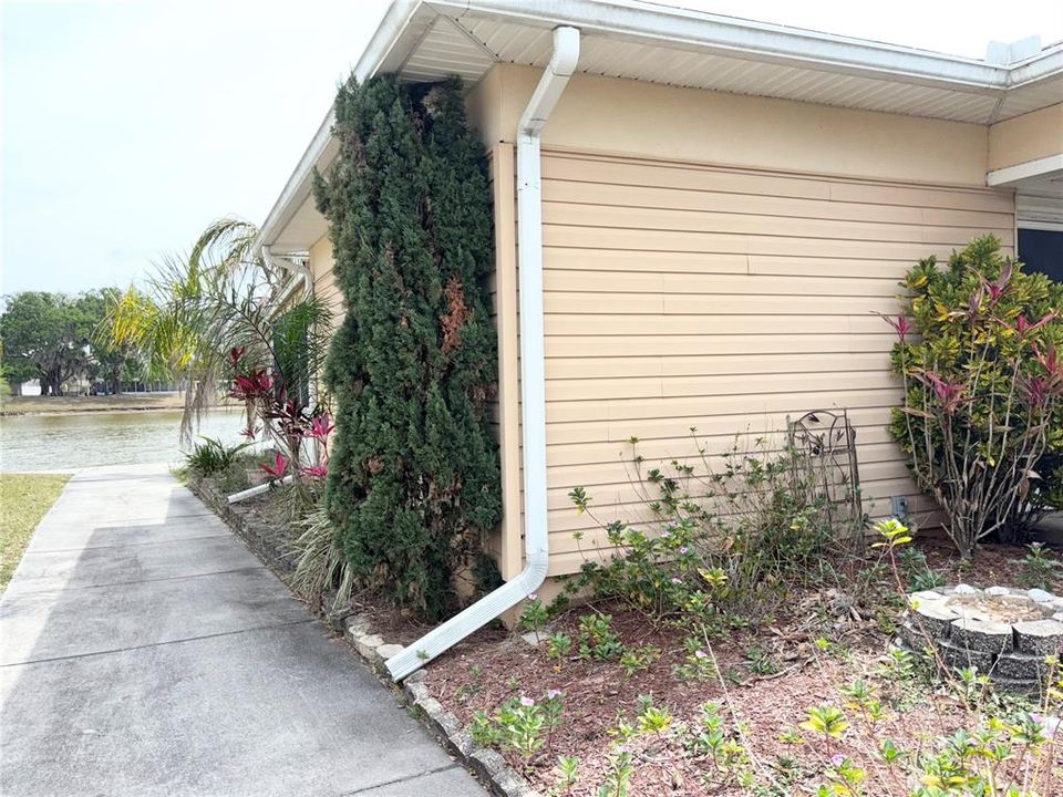 Active With Contract: $150,000 (2 beds, 2 baths, 888 Square Feet)