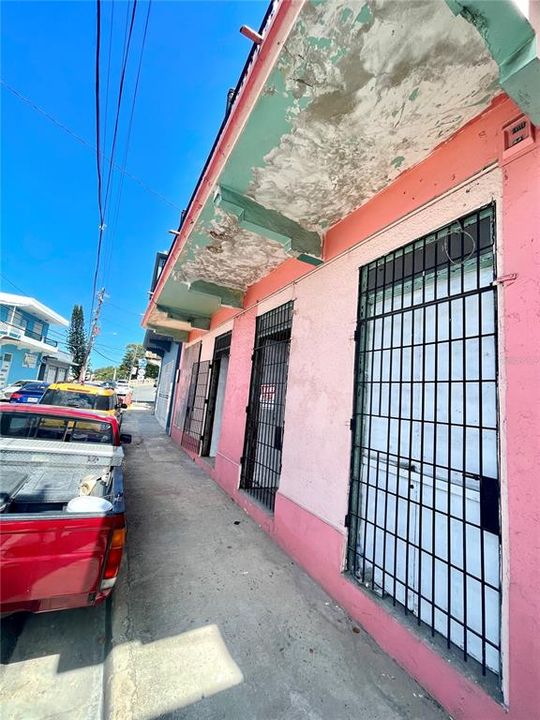 For Sale: $450,000 (3 beds, 2 baths, 6605 Square Feet)