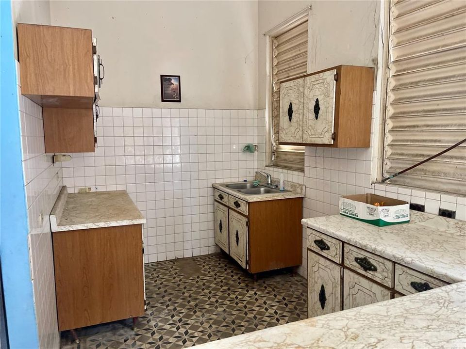 For Sale: $450,000 (3 beds, 2 baths, 6605 Square Feet)