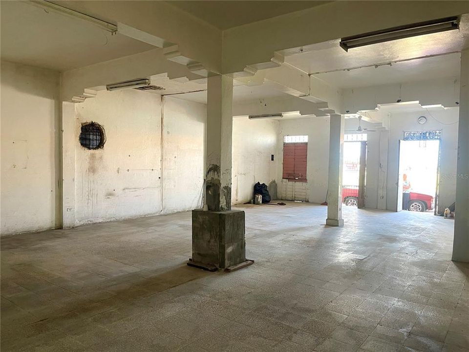 For Sale: $450,000 (3 beds, 2 baths, 6605 Square Feet)