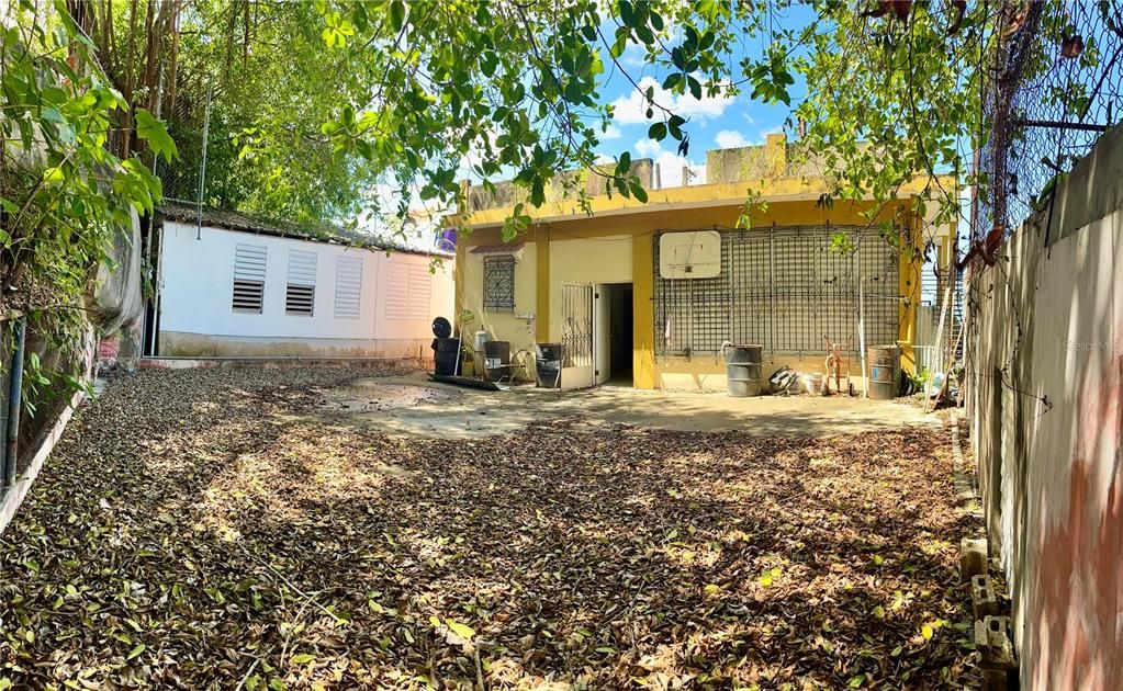 For Sale: $450,000 (3 beds, 2 baths, 6605 Square Feet)