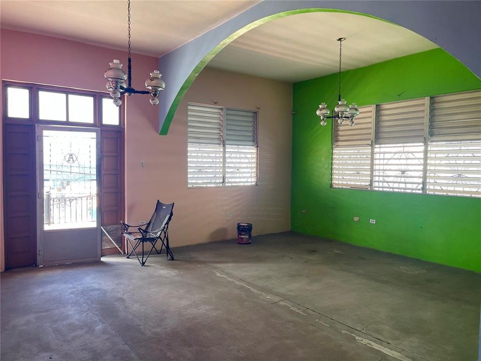 For Sale: $450,000 (3 beds, 2 baths, 6605 Square Feet)