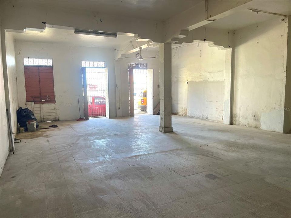 For Sale: $450,000 (3 beds, 2 baths, 6605 Square Feet)