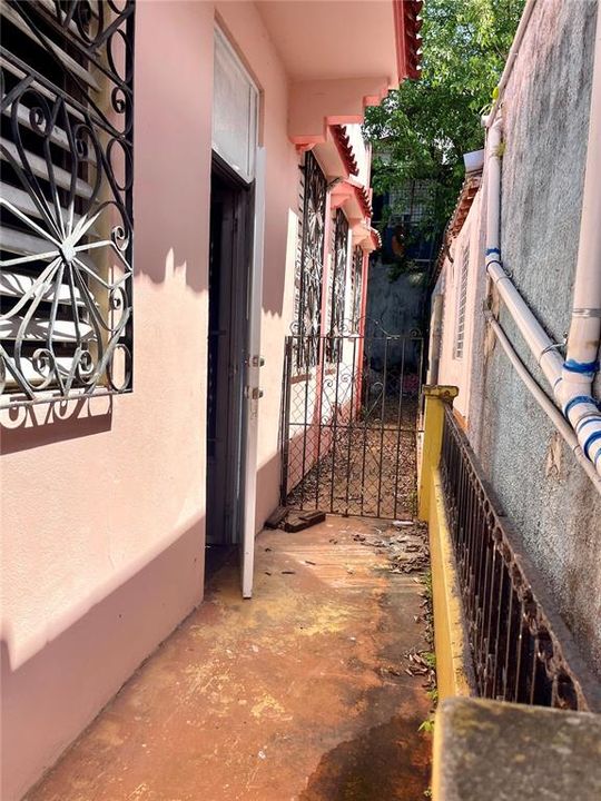 For Sale: $450,000 (3 beds, 2 baths, 6605 Square Feet)