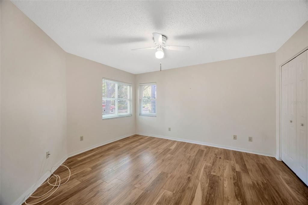 Под контрактом: $250,000 (3 спален, 2 ванн, 1520 Квадратных фут)