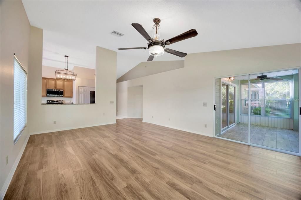 Под контрактом: $250,000 (3 спален, 2 ванн, 1520 Квадратных фут)