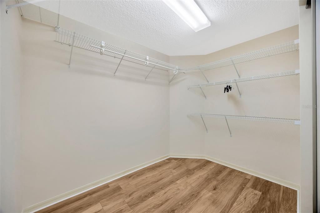 Под контрактом: $250,000 (3 спален, 2 ванн, 1520 Квадратных фут)