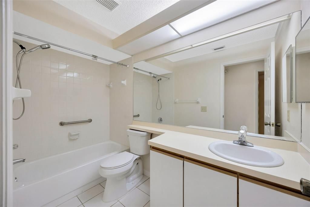 Под контрактом: $250,000 (3 спален, 2 ванн, 1520 Квадратных фут)