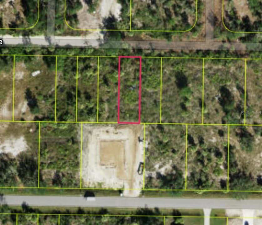 For Sale: $8,900 (0.11 acres)