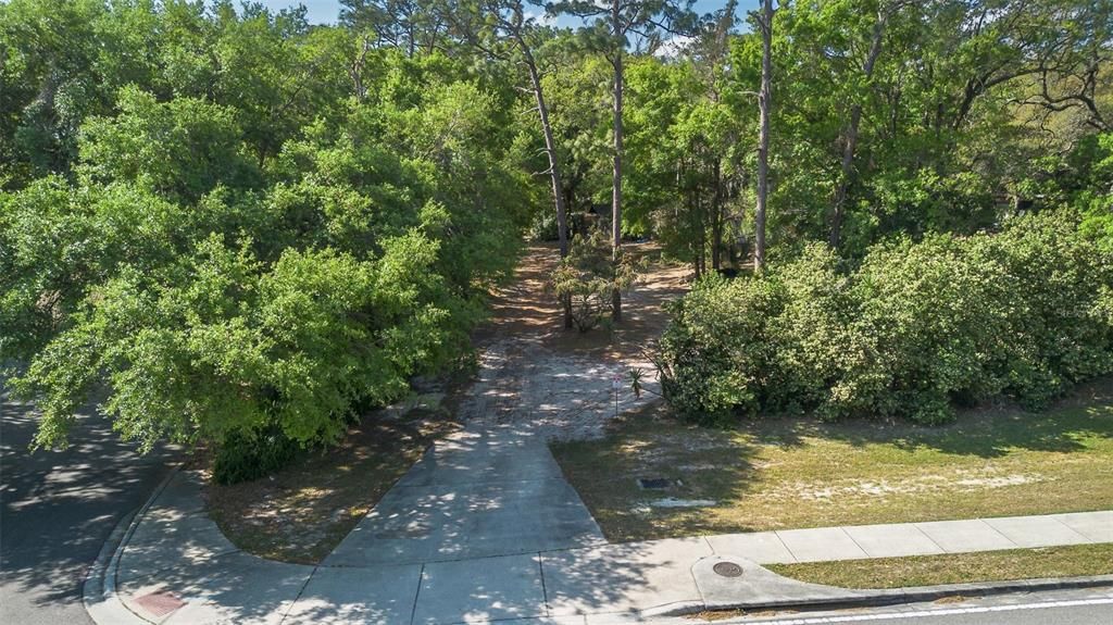 На продажу: $1,400,000 (0.51 acres)