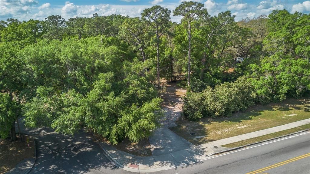 На продажу: $1,400,000 (0.51 acres)