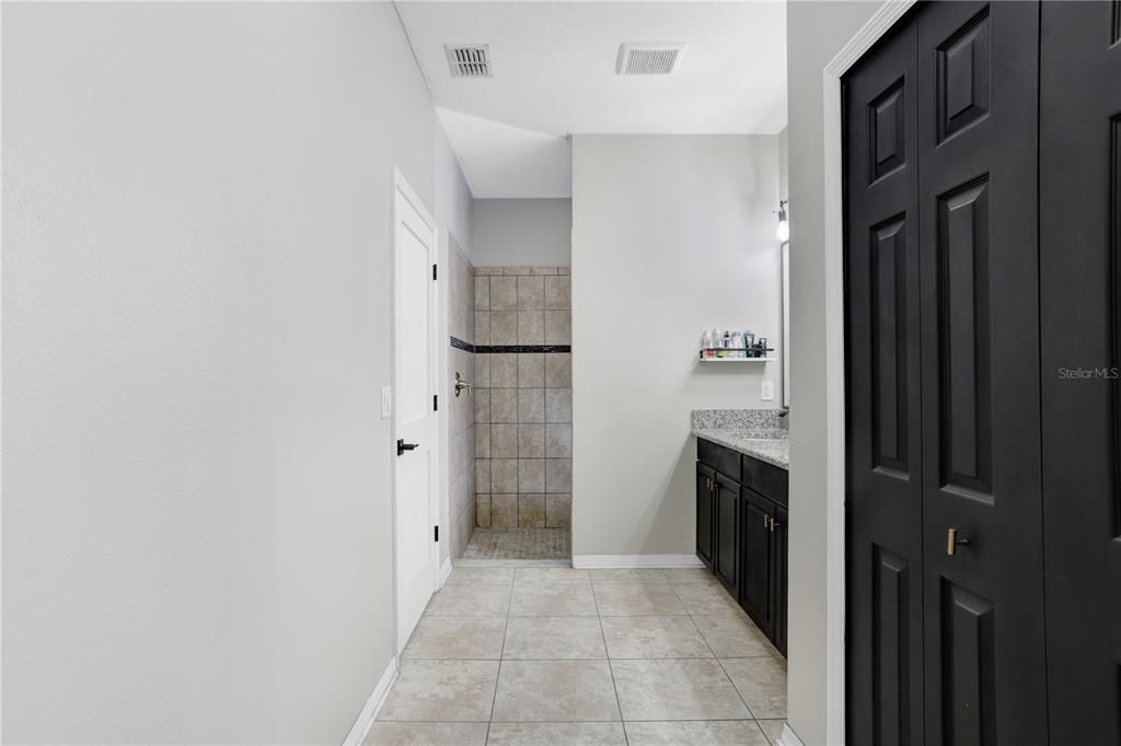 Activo con contrato: $550,000 (4 camas, 3 baños, 3118 Pies cuadrados)