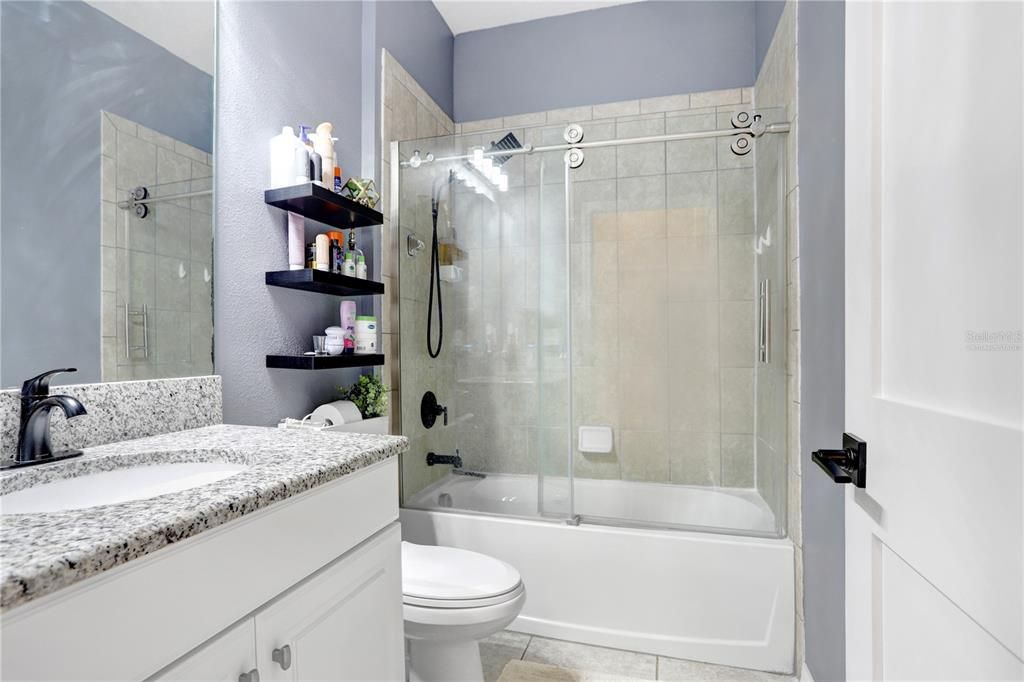 Activo con contrato: $550,000 (4 camas, 3 baños, 3118 Pies cuadrados)