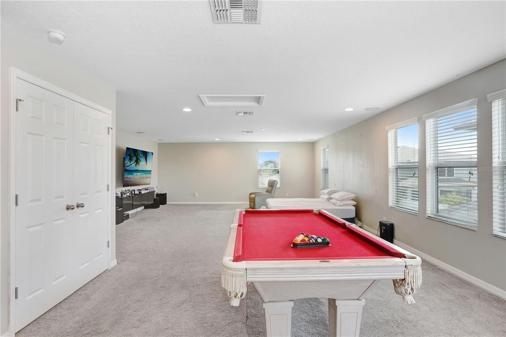 Activo con contrato: $550,000 (4 camas, 3 baños, 3118 Pies cuadrados)