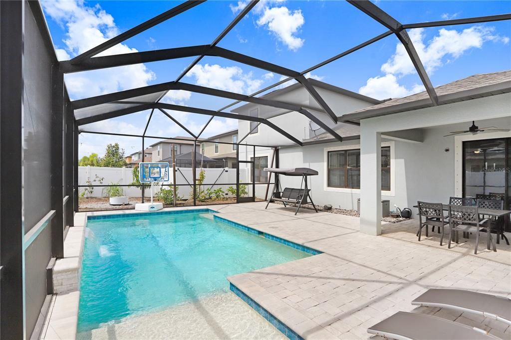 Activo con contrato: $550,000 (4 camas, 3 baños, 3118 Pies cuadrados)