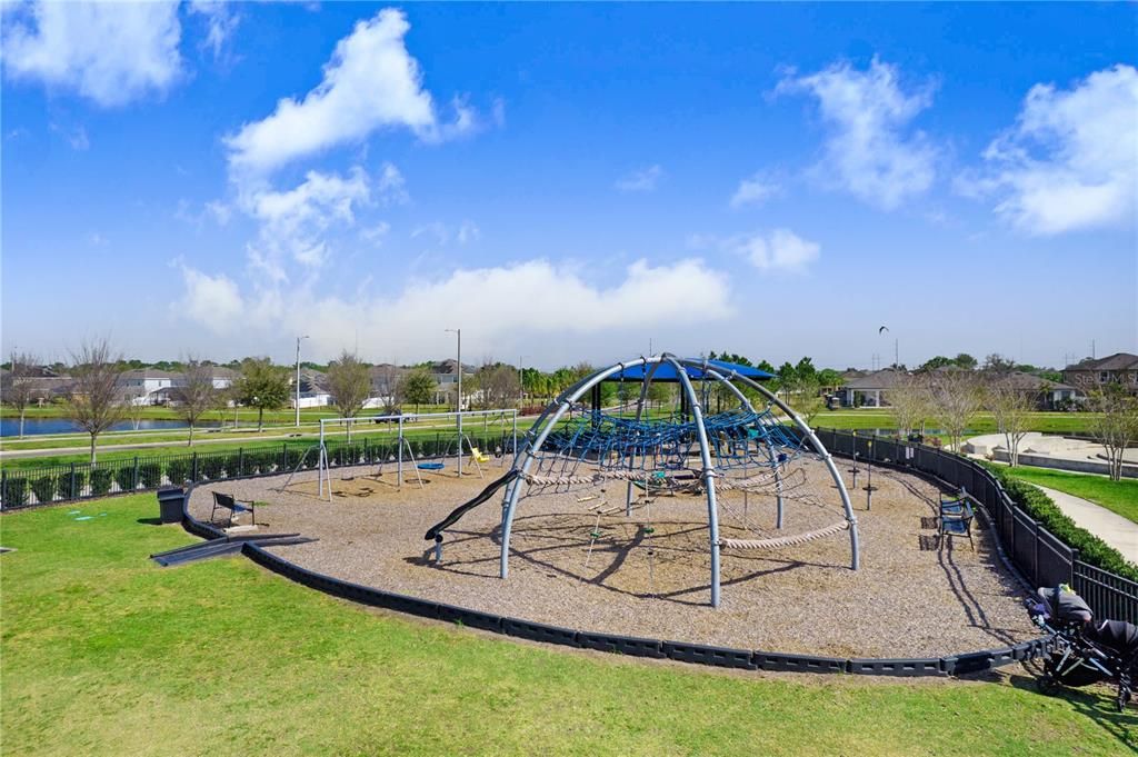 Activo con contrato: $550,000 (4 camas, 3 baños, 3118 Pies cuadrados)