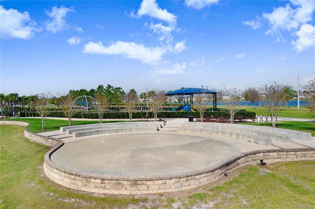 Activo con contrato: $550,000 (4 camas, 3 baños, 3118 Pies cuadrados)