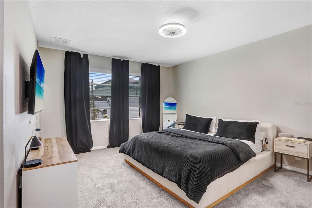 Activo con contrato: $550,000 (4 camas, 3 baños, 3118 Pies cuadrados)