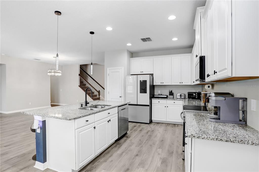 Activo con contrato: $550,000 (4 camas, 3 baños, 3118 Pies cuadrados)