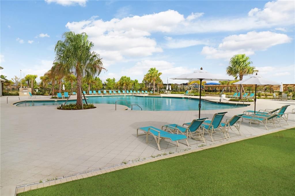 Activo con contrato: $550,000 (4 camas, 3 baños, 3118 Pies cuadrados)