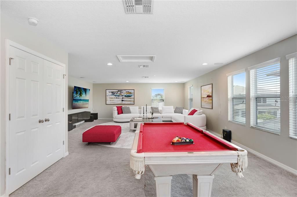 Activo con contrato: $550,000 (4 camas, 3 baños, 3118 Pies cuadrados)