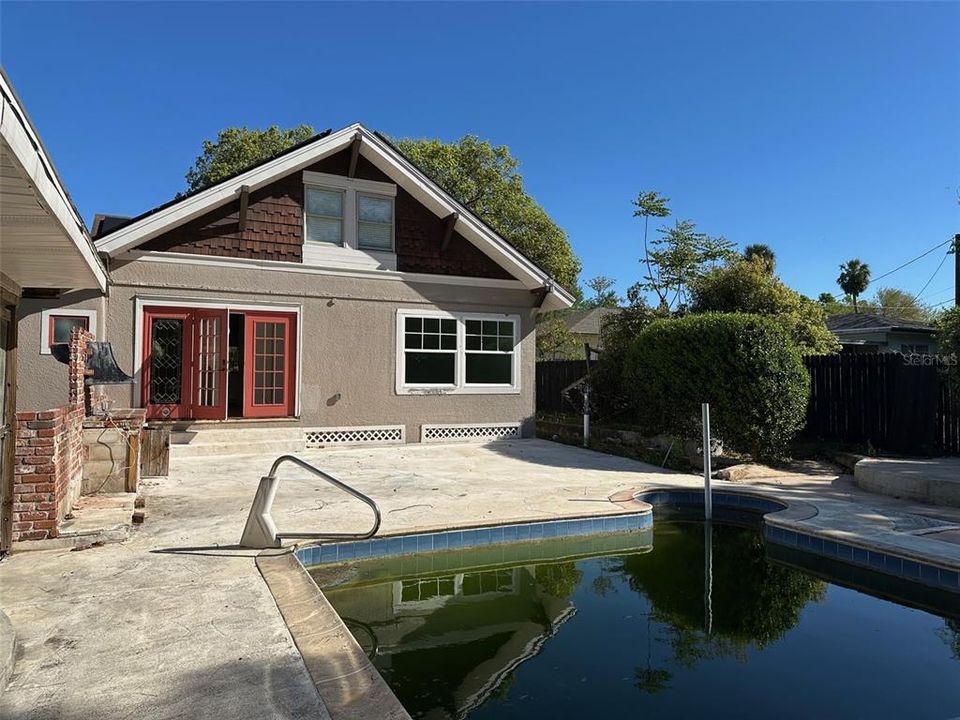 Active With Contract: $402,550 (5 beds, 3 baths, 2107 Square Feet)