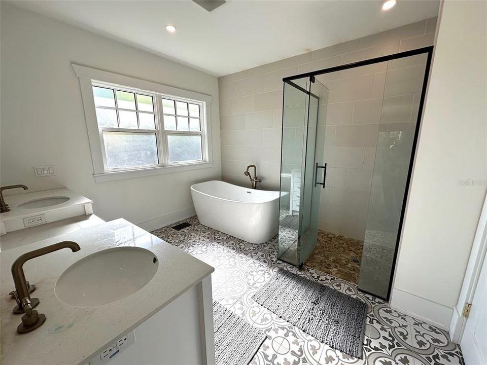 Active With Contract: $402,550 (5 beds, 3 baths, 2107 Square Feet)