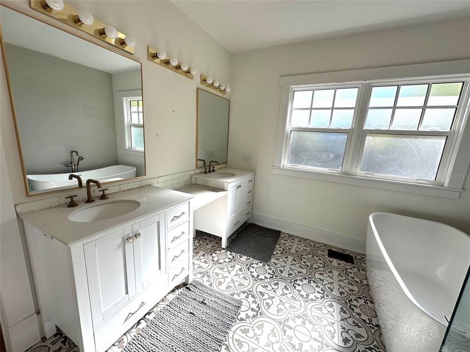 Active With Contract: $402,550 (5 beds, 3 baths, 2107 Square Feet)