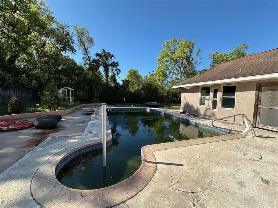 Active With Contract: $402,550 (5 beds, 3 baths, 2107 Square Feet)