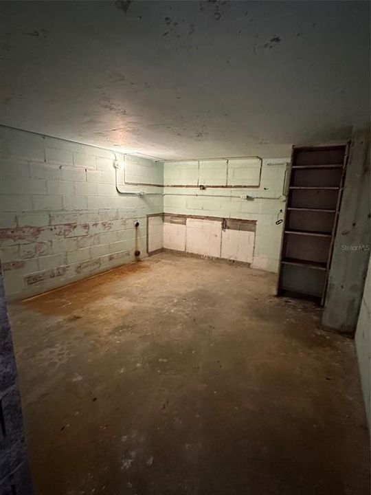 Active With Contract: $402,550 (5 beds, 3 baths, 2107 Square Feet)