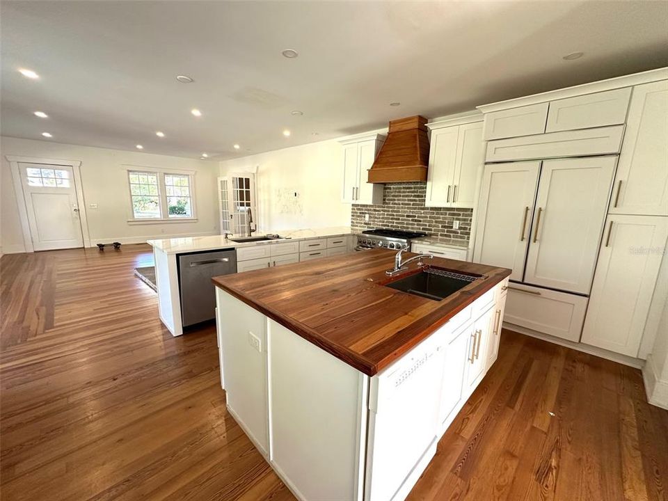 Active With Contract: $402,550 (5 beds, 3 baths, 2107 Square Feet)