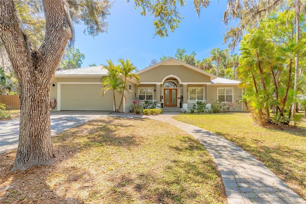 Vendido Recientemente: $1,150,000 (4 camas, 3 baños, 4357 Pies cuadrados)