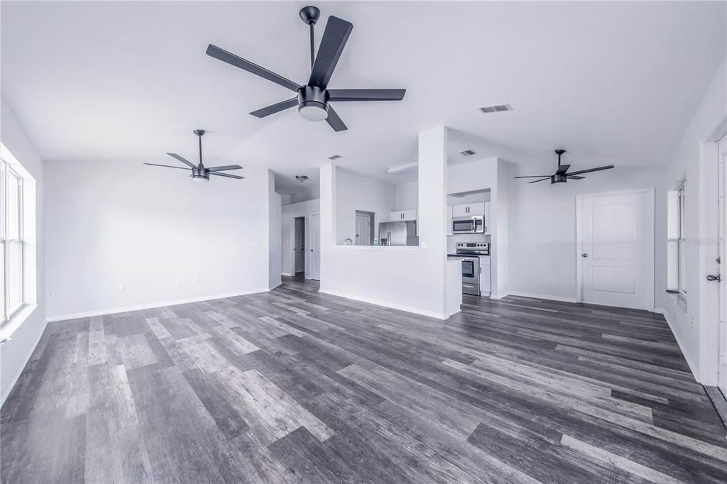 For Sale: $399,000 (3 beds, 2 baths, 1603 Square Feet)