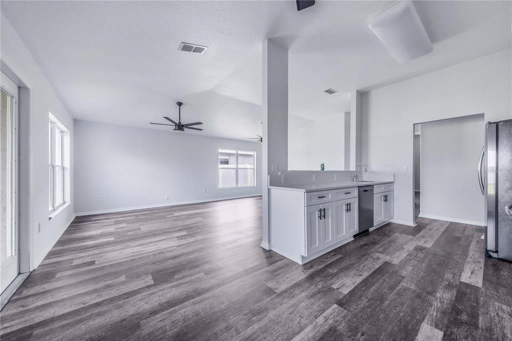 For Sale: $399,000 (3 beds, 2 baths, 1603 Square Feet)