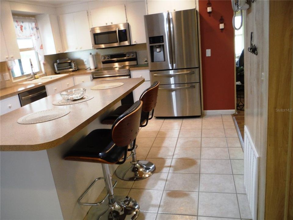 For Sale: $213,000 (2 beds, 2 baths, 1168 Square Feet)